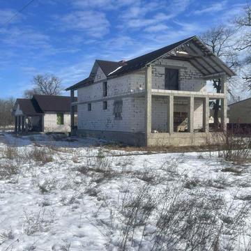 Продаж будинку (недобудова) з великою ділянкою в затишному місці