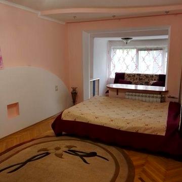 Оренда 1-кімнатної квартири з кухнею-студією Центральна частина міста