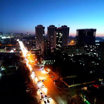 Вячеслава Чорновола вул., 25