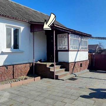 Продається одноповерховий цегляний будинок земельною ділянкою