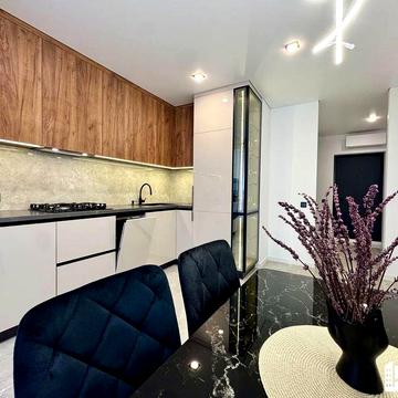 Готова до проживання квартира поруч з річкою на зручному поверсі