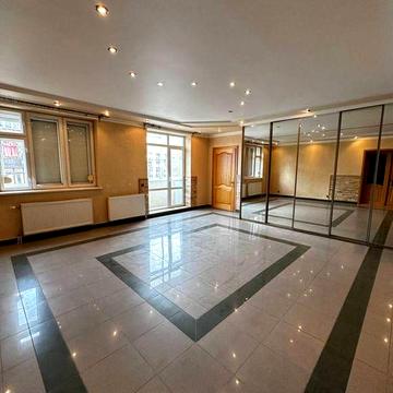 Продаж чотирикімнатної квартири по вул.Капушанська.