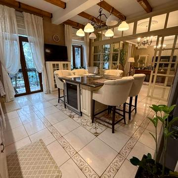 Микільсько-Ботанічна вул., 14