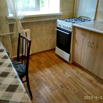 сдам 1 к  Генерала Петрова , 4/5 эт., мебель, техника