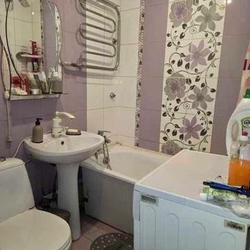 Здається 2х кімнатна в самому центрі міста. Можна військовим