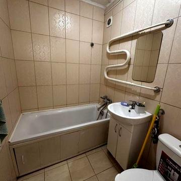 Сдаю приличную 2х комнатную квартиру ( р-н Центрального рынка)