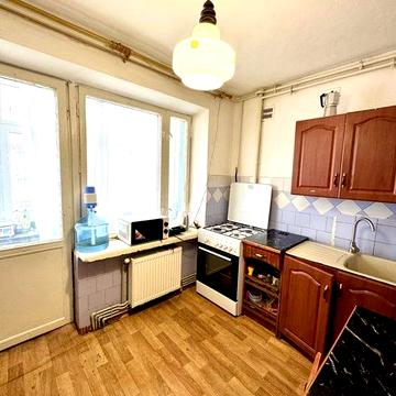 Продаж 4 кімнатної квартири , третій поверх