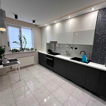 Простора двокімнатна квартира у с. Молодіжне, ЖК «Новоселів»