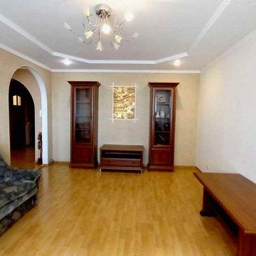 Митниця. Трьохкімнатна. Без комісії.