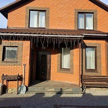 Здається 4 кімнатний Будинок по Вулиці Незалежна.