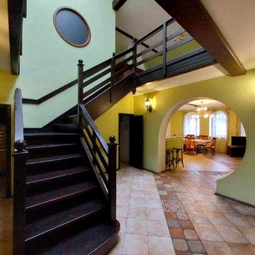 Поділ. Костянтинівська 10. Оренда трикімнатної квартири поруч з метро.