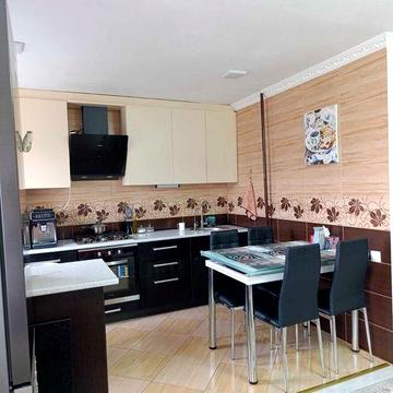 Продам трикімнатну квартиру з ремонтом