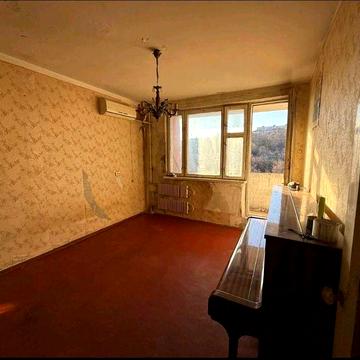 Терміново продам однокімнатну квартиру біля метро.