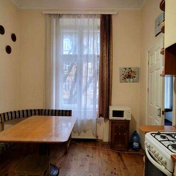 Продаж 2-х кім.квартири вул.Леонтовича ЦЕНТР