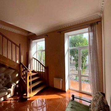 оренда 3кім квартири в.Зелена (центр) з ремнтом на 6міс