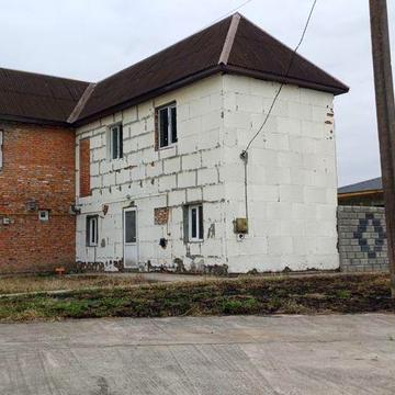 Незавершене будівництво.