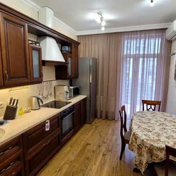 Академіка Філатова вул., 2/1