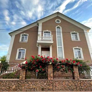 Оренда будинку з власним виходом до річки 5500уе