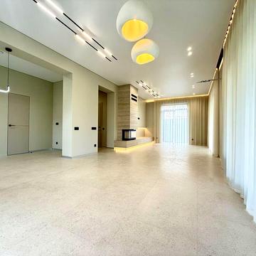 Будинок з дизайнерським ремонтом на 10 сотках