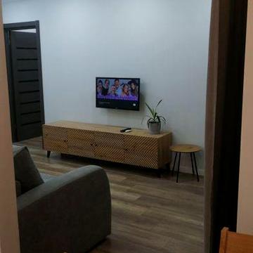 Здам Центр 2 х кімнатну сучасну квартиру