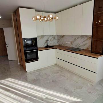 Варненська вул., 27