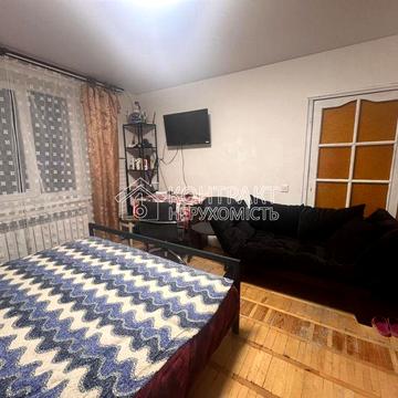 Продам 2-к кв в будинку гост типу за універмагом "Харків"