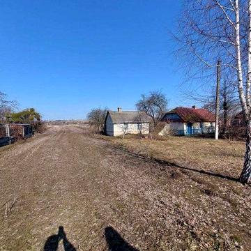 Продаж будиночка з великою земельною ділянкою