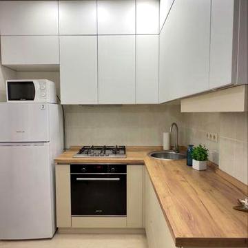 Продаж однокімнатної квартири з ремонтом і меблями в центрі міста!