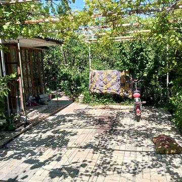 Продам дачу із газом, електрикою і водою