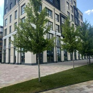 Лівобережна вул., 1