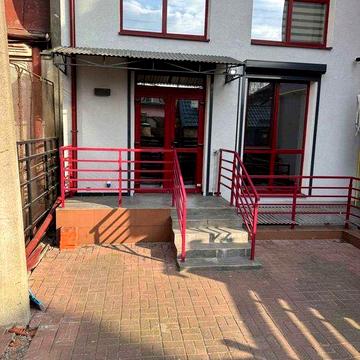 Здам будинок можна жити і працювати