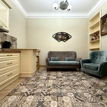 Михайла Грушевського вул., 11