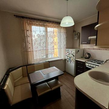 Продам классную 1ком квартиру Владислава зубенка валентиновская 520 di