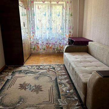 Продам  квартиру  чотирьох кімнатну