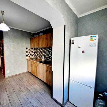 Ахматової 13-Б, оренда просторої 3к квартири, 2 поверх, метро Позняки!