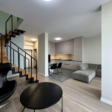 2 поверхова Кварира в  ЖКСемицвіт вільна з 1 травня