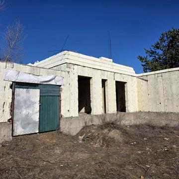 Продаж окремого будинку біля озера