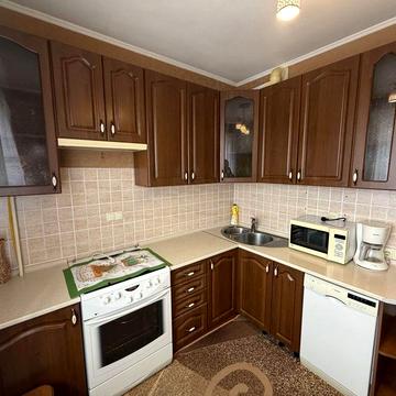 Продам 1к кв переплановану в 2х к квартиру вул. В. Момота