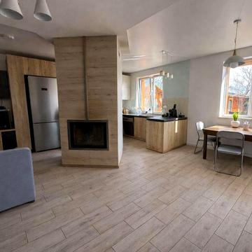 Заміський будинок біля лісу з власним ставком та сауною