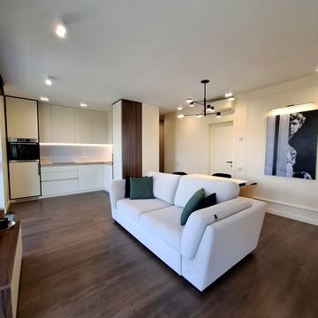 Джона Маккейна вул. (Івана Кудрі), 1-Б