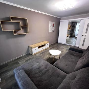 Богдана Хмельницького просп. (Героїв Сталінграда), 8