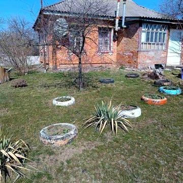 Продаж будинку із земельною ділянкою