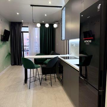 Сдам в аренду студию с балконом жк»Акрополь» парк Победы,