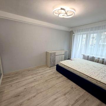 Продаж однокімнатної біля метро Дарниця