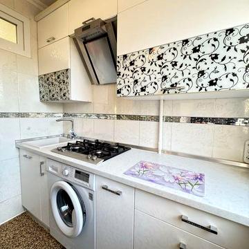 Здам охайну 2 кімнатну по вул. Космонавтів