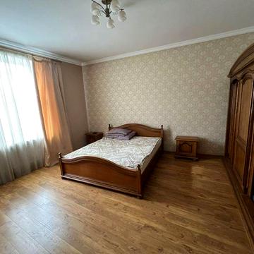 Здається 2-кімн. В центрі