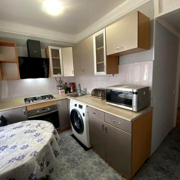 Йорданська вул. (Лайоша Гавро), 18