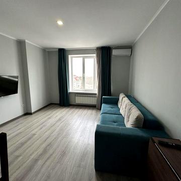 Здам 2 км в центрі поруч парк вулиця Мельника