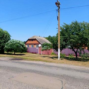 Газифікований будинок з асфальтованим підїздом