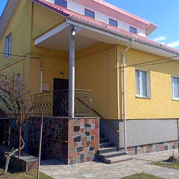 Будинок з ремонтом, центр Бучи, є  укриття, газ.опалення, гараж